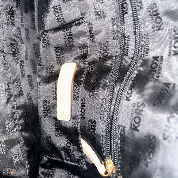 Michael Kors handbag black & brown with gold hardware. With strap! Barely used! - Picture 5 of 6